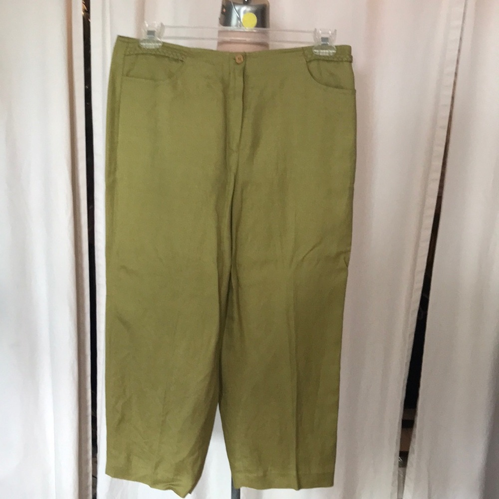 Larry Levine sport linen blend fully lined capri pants avocado green never worn